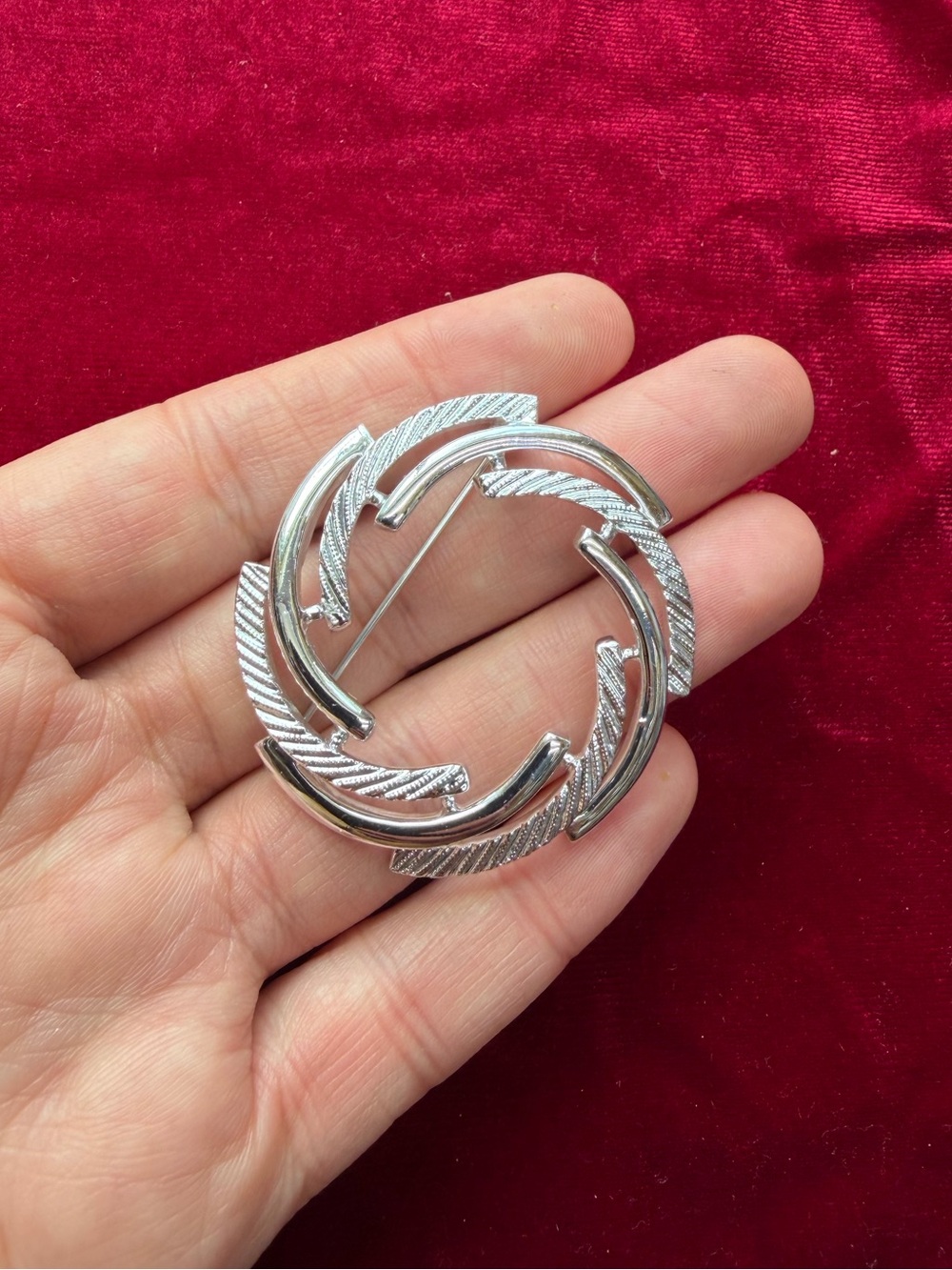 Vintage Sarah Coventry Round Swirl Brooch
